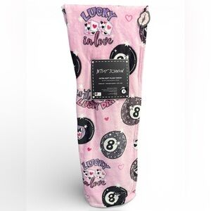 Betsey Johnson Lucky In Love 8-Ball Ultra Plush Throw Pink Black 50x70 NEW NWT